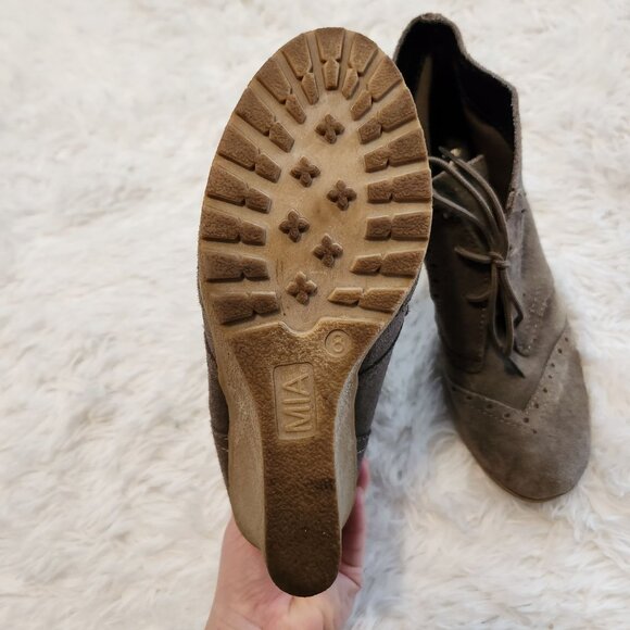 MIA Taupe Suede Pampa Booties Women's Size 8 - Picture 6 of 6